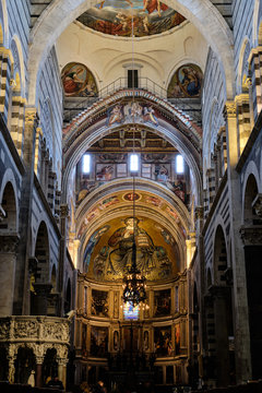 Foto scattata all'interno della Cattedrale nella famosa Piazza dei miracoli a Pisa.