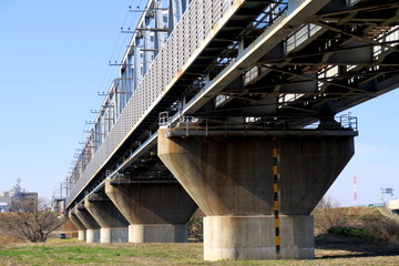 Obraz premium 江戸川に架かる武蔵野線の鉄橋