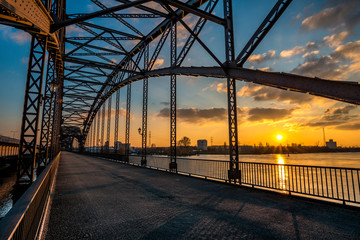 Sonnenuntergang an der Süderelbbrücke - obrazy, fototapety, plakaty