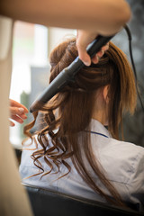 Naklejka premium Coiffure, Préparation de la mariée