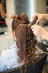 Fototapeta premium Coiffure, Préparation de la mariée