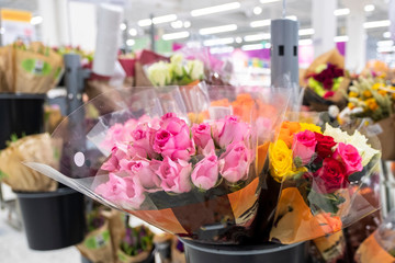 Bouquets, bright pink roses in a supermarket. Gifts for the holidays.