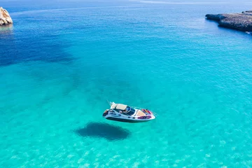 Zelfklevend Fotobehang The boat in lagoon of Mallorca © castenoid