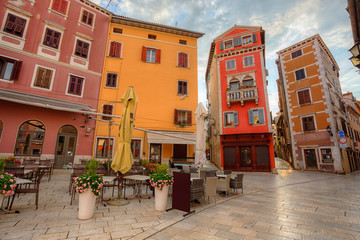 Obraz premium Street scene in old mediterranean town of Rovinj, Croatia.