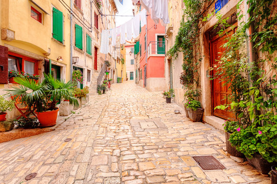 Fototapeta Street scene in old mediterranean town of Rovinj, Croatia.