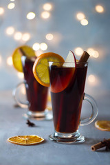mulled wine on red wine with cinnamon and fruit