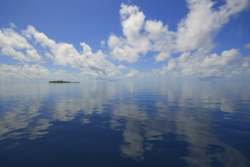 Naklejka na ściany i meble Reflections from the sky in the Maldives.