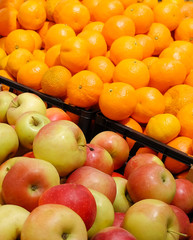 Apples and tangerines on the store counter, in a tray in the market
