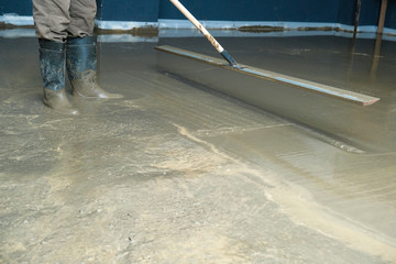 builders poured concrete at the construction site