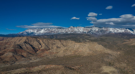 Fototapeta na wymiar Vue aérienne de la région de Toquerville, Utah