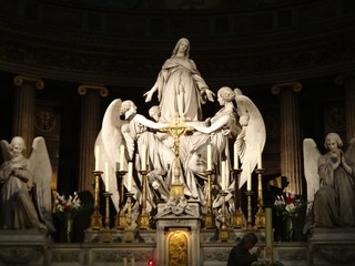statue