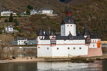 Fototapeta na wymiar the small castle of St. Goar on a small island on the Rhine near the German city of Koblenz.