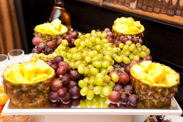  Svyatkova fruktova narizka na svyati 34/5000 Festive fruit slicing for the holiday