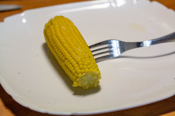 boiled corn on the cob