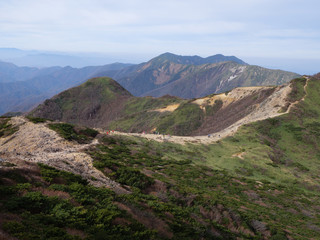 晩秋の那須岳（茶臼岳、朝日岳、三本槍岳）の登山道