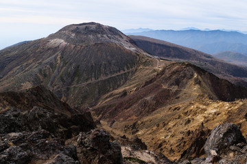 晩秋の那須岳（茶臼岳、朝日岳、三本槍岳）の登山道