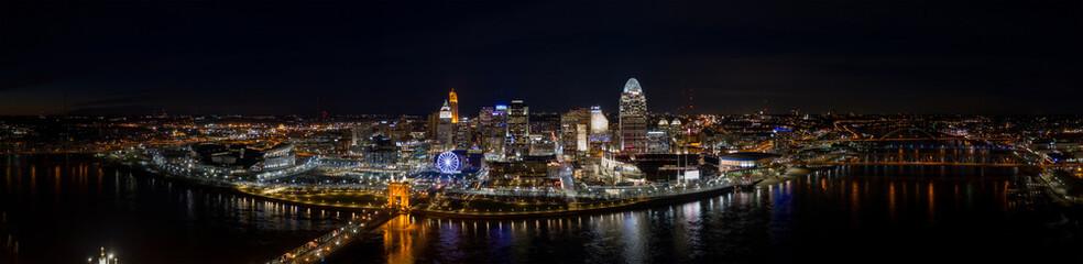 Fototapeta premium Night aerial panorama Cincinnati Ohio USA riverfront