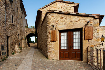 Fototapeta na wymiar street of the ancient town in catalonia