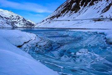 Inverno al Lai da Songta Maria, passo del Lucomagno, Svizzera