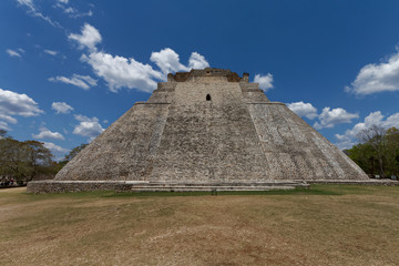 Fototapeta na wymiar Piramida Maga, stanowisko archeologiczne Uxmal