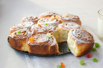 roses from yeast dough