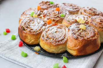 roses from yeast dough