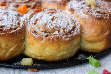 roses from yeast dough