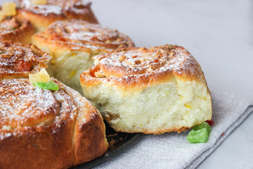 roses from yeast dough