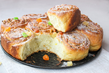 roses from yeast dough