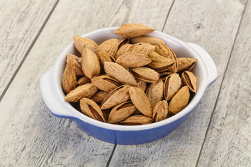 Unpeeled Almonds nuts