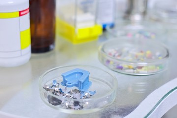 Professional dental instruments for the treatment of dental canals