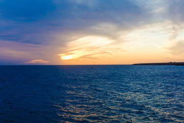 Obraz premium Sun Setting on the Atlantic Ocean in Tenerife Canary Island Spain