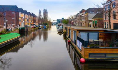 Fototapeta na wymiar Houseboats in Leiden