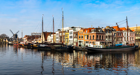 Fototapeta na wymiar Boats in harbor Leiden blue sky