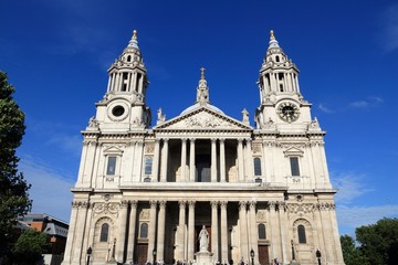 Fototapeta na wymiar London St Paul's Cathedral