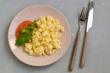 omelet on a pink plate. the view from the top.
