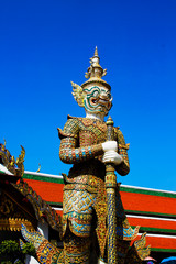 Fototapeta na wymiar Statue at the grand palace in bangkok, Thailand