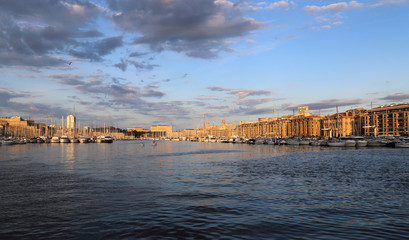 Fototapeta premium Sunrise on Marseille harbor, France
