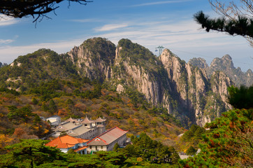 Fototapeta na wymiar Beihai Hotel North Sea in the Fall with pines and Taiping cablecar Huangshan China