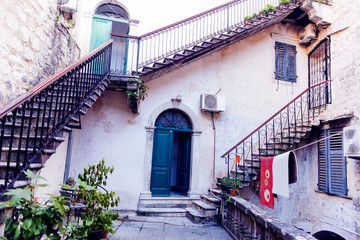 Fototapeta na wymiar Courtyard in the old town of Kotor, Montenegro