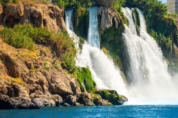 Fototapeta na wymiar Waterfall near the sea