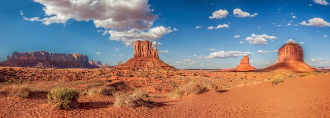 Panoramic shot of the famous Monument Valley in the USA - obrazy, fototapety, plakaty