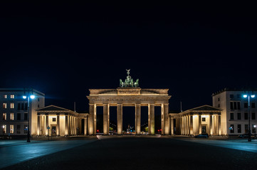 Fototapeta na wymiar Brandenburger Tor bei Nacht Berlin Deutschlanf Germany