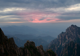 Obraz premium Sunset at Stone Column Peak at the West Sea area Huangshan Mountain China