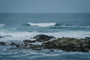 strong waves in the atlantic ocean