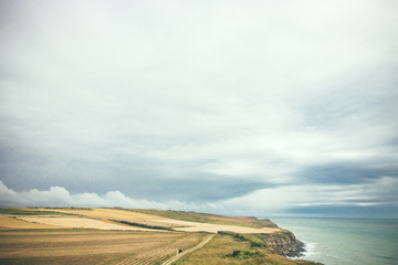 chemin sur la côte au cap Gris-Nez  situé à Audinghen dans le Pas-de-Calais le long de la Manche