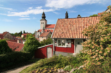 Small adorable cottage in the medieval town of Visby. - 318705991