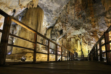 Paradise Cave in the national park Vietnam