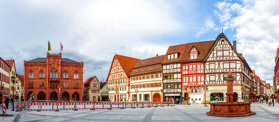 Rathaus und Marktplatz, Tauberbischofsheim, Deutschland 