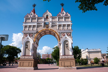 Fototapeta na wymiar Russia, Blagoveshchensk, July 2019: triumphal arch in honor of Tsarevich Romanov on the embankment of the city of Blagoveshchensk